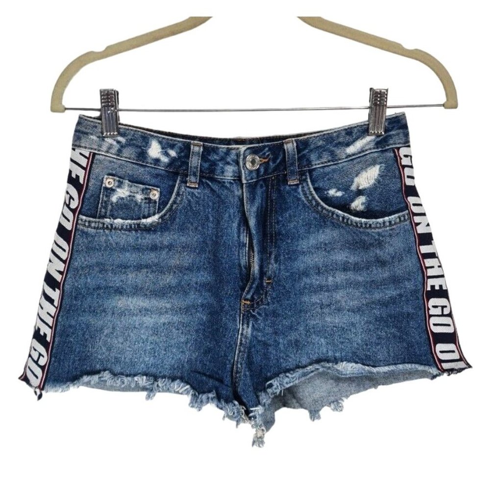 Stradivarious Womens Super High Rise Short Jeans Size 6 Medium Wash Denim 222P